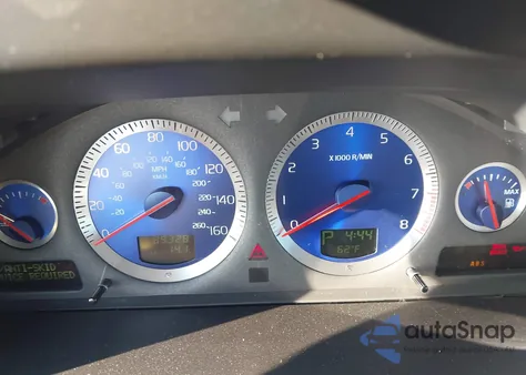 2004 Volvo V70 R z USA, uszkodzony, nr VIN YV1SJ52Y842398200